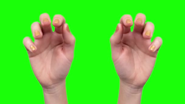 Hareket eden parmakları olan iki kadın eli - Video, Çekim