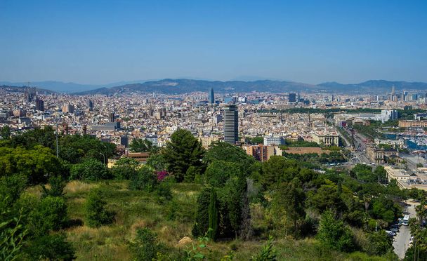 Panoraamanäkymät Barcelonaan kesäpäivänä. Katalonia, Espanja - Valokuva, kuva
