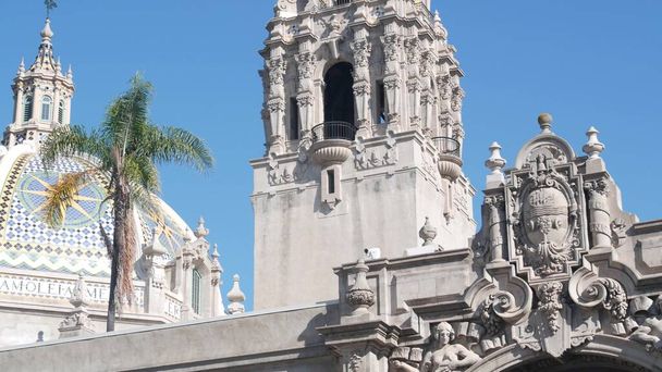 Arquitectura colonial española, cúpula de mosaico, Parque San Diego Balboa - Foto, imagen