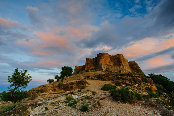 View on the castle Sagunto during sunny day and cloudy sunset - Foto, afbeelding