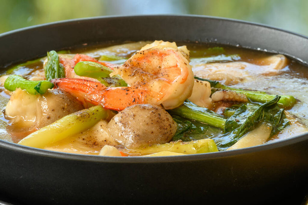 タイ料理「ラードナ」、中華料理「黒毛和牛の太麺」 - 写真・画像