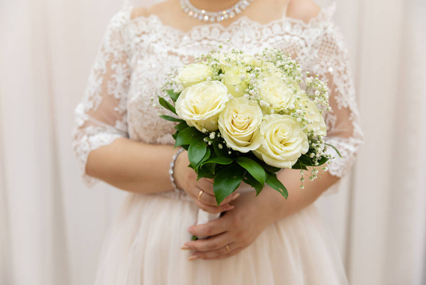 Beautiful wedding bouquet of flowers in the hands of the bride - Fotoğraf, Görsel