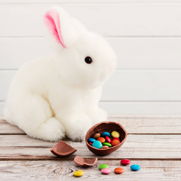 Easter background white bunny colorful dragee egg. - Φωτογραφία, εικόνα