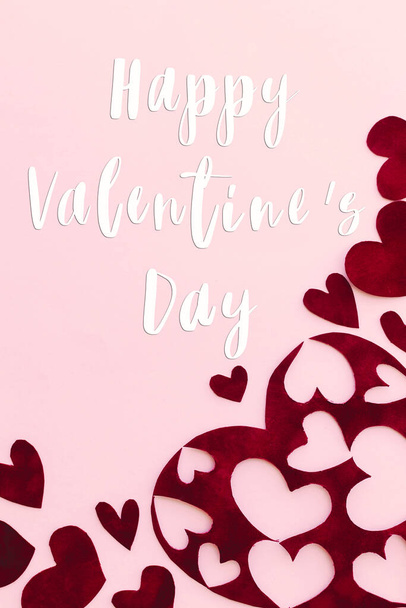 Happy Valentines Day greeting card. Happy Valentine's Day text on stylish red hearts on pink background. Be my Valentine. Love concept - Foto, imagen