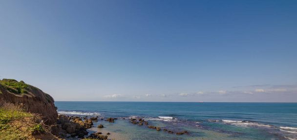 Вид з узбережжя на Середземне море - Фото, зображення