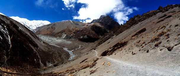 Panorama of mountains and snow in the Himalayas trekking along Annapurna Circuit in Nepal. - Фото, зображення