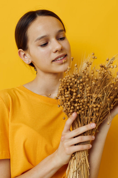 young woman in a yellow t-shirt flax bouquet emotions summer style Lifestyle unaltered - Foto, Imagem