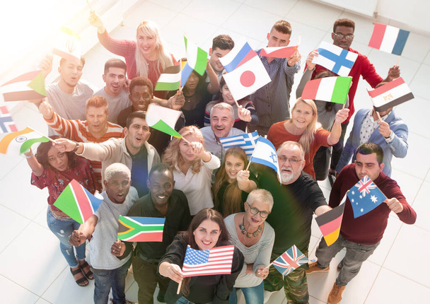 group of people with international flags looking up. - Foto, Imagem