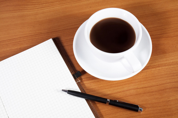 irodai íróasztal csésze kávé - Fotó, kép