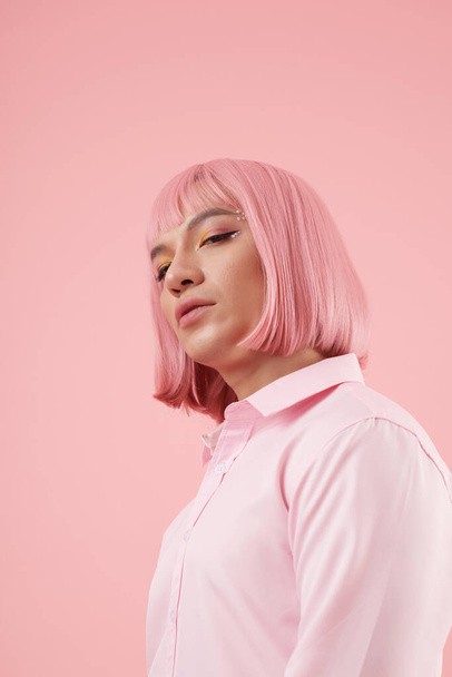Young Man with Pink Wig - Foto, afbeelding
