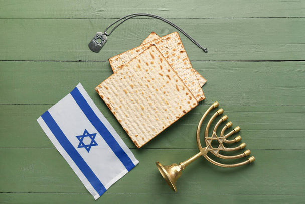 Skladba se symboly judaismu na dřevěném pozadí - Fotografie, Obrázek
