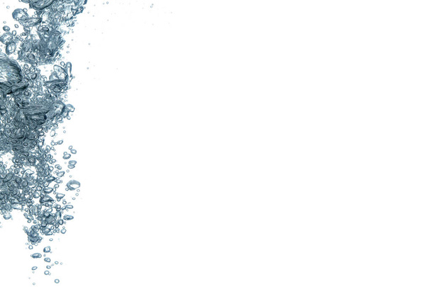 Прозора вода з бульбашками повітря на білому тлі
 - Фото, зображення