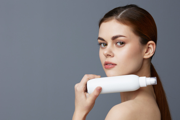 jolie femme lotion pot nettoyer la peau soins de santé close-up Lifestyle - Photo, image