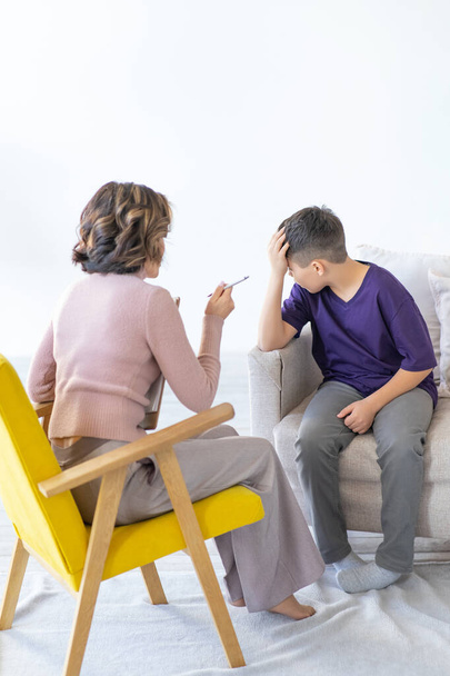 Woman conducts an explanatory conversation with a difficult teenager. School psychologist. - Photo, Image