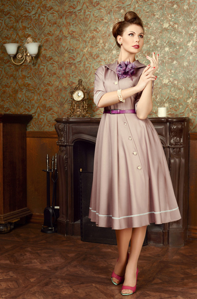 Pin Up beautiful young woman in vintage interior by the fireplace - Foto, Imagen