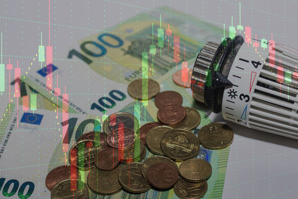 Повышение цен на энергию и термостатический регулятор потребления энергии с деньгами и графиком от марка - Фото, изображение