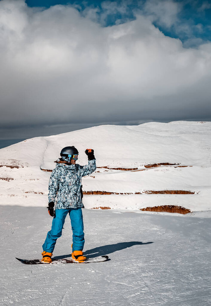 Winter Vacation on Ski Resort - Foto, imagen