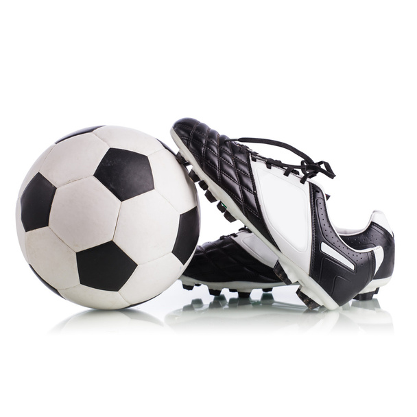 voetbal en voetbalschoenen - Foto, afbeelding