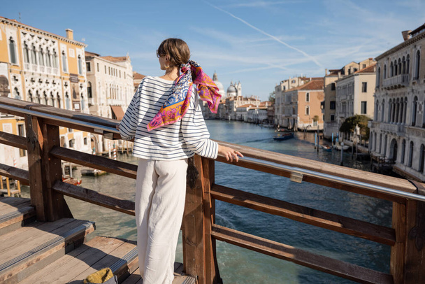 Venedik'te seyahat kadın - Fotoğraf, Görsel
