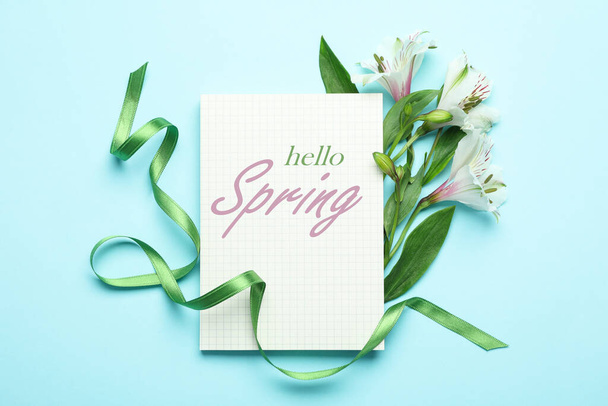 A "Hello Spring" fogalma a kék háttérben - Fotó, kép