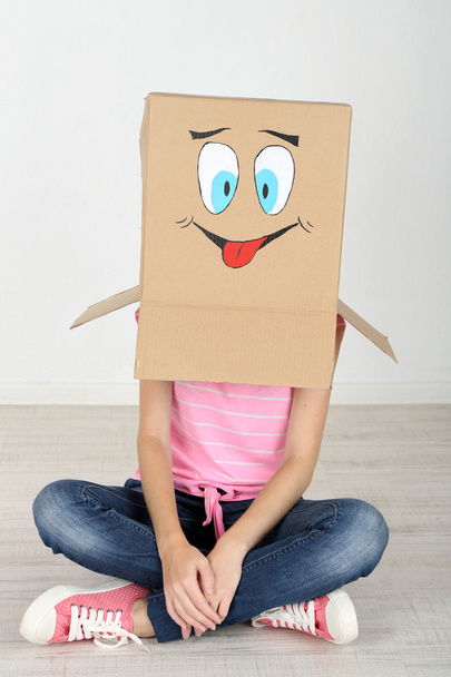 Woman with cardboard box on her head - Foto, Imagem