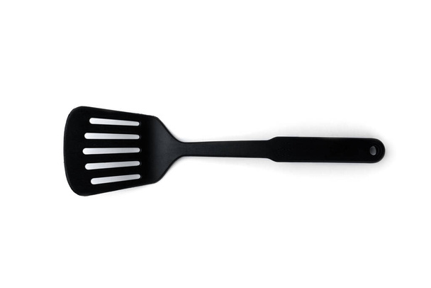 Fekete műanyag konyhai spatula elszigetelt fehér háttér. - Fotó, kép