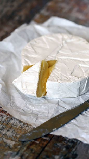 Brie or camembert cheese. - Foto, immagini