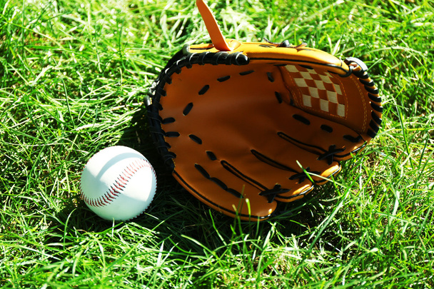 Baseball bat, ball and glove - Foto, imagen