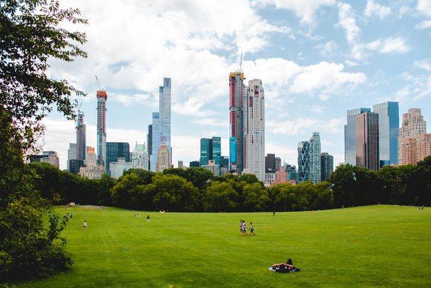 City scape over green field in park. - Photo, Image