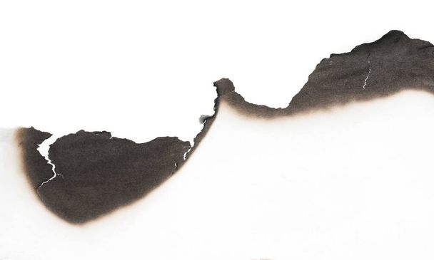 Burnt paper edge isolated on white background. burns borders paper close up - Valokuva, kuva