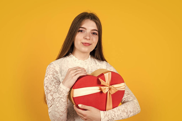 trendy looking kid girl with heart present box, happy valentines day - Foto, Imagen