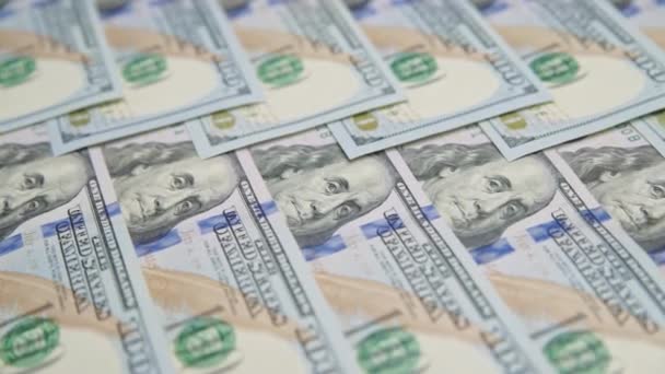 Bewegende Amerikaanse dollar bankbiljetten, close up - Video