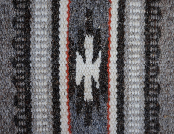 warme wollen doek met een nationale ornament - Foto, afbeelding