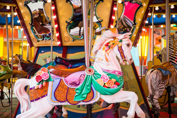 Barevné koně na karuselu - Fotografie, Obrázek