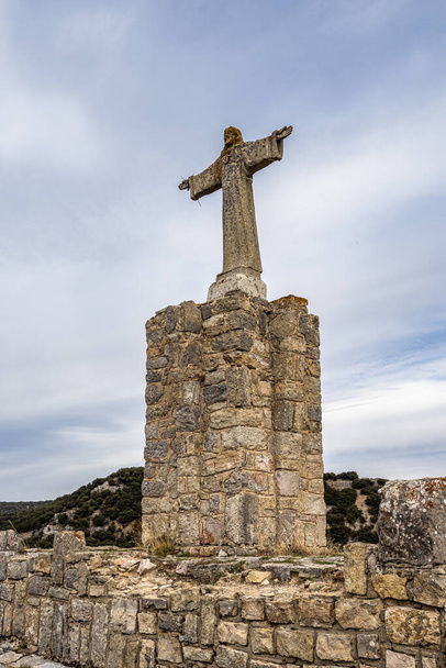 Άγαλμα του Ιησού Χριστού στο Κάστρο Ροσαφρίντα στη Βετέτα, Serrania de Cuenca. Castilla la Mancha, Ισπανία - Φωτογραφία, εικόνα