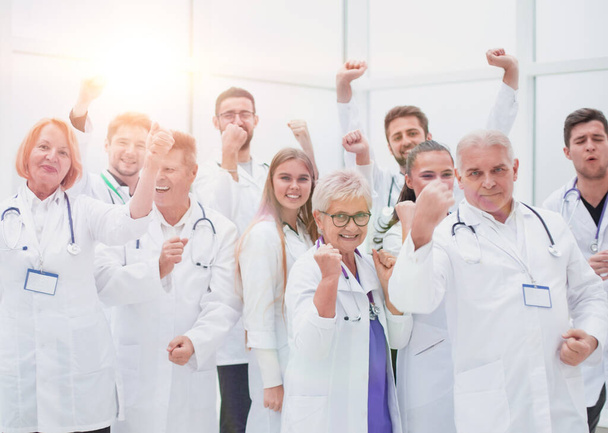 close up. large group of doctors showing their success. - Foto, imagen