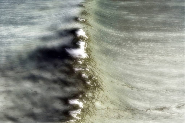 szürreális fotózás hullámok alacsony zársebesség, hogy egy érzés a mozgás flou hatás, elvont háttér, - Fotó, kép
