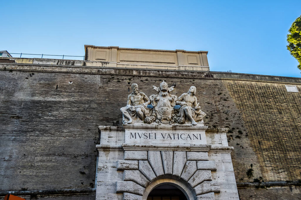 Hoofdingang van de Vaticaanse musea in Rome Italië - Foto, afbeelding