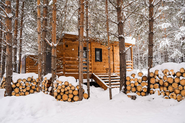 Modular house made of dark metal and light wood in winter forest. a house that takes into account everything you need for a comfortable life outside the city. High quality photo - Fotó, kép