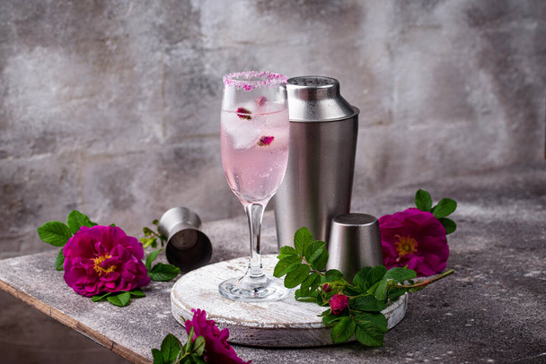 Pink cocktail with champagne and rose syrup - Foto, imagen