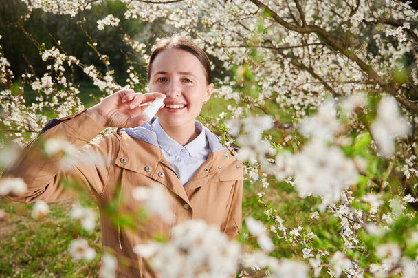 Alergie na ženy trpící sezónní alergií na jaře. - Fotografie, Obrázek