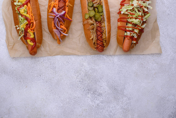 Hot dog aux saucisses. Restauration rapide américaine traditionnelle - Photo, image