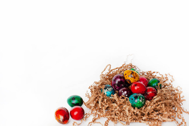traditional Easter decoration. multicolored bright quail eggs in a nest on a white background. banner - Foto, immagini