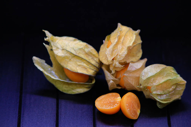 Fruta Physalis peruviana. Primer plano de bayas doradas - Foto, imagen