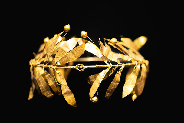Ancient Greek pure gold crown. 3rd century BCE. - Foto, Imagem