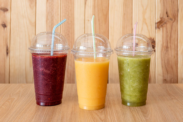 Assorted Smoothies a creamy non-alcoholic drink made from fruit chunks and juices, concentrated or frozen, traditionally blended with dairy products, ice or ice cream - Foto, Imagen