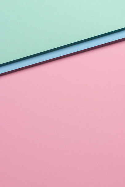 Δημιουργική αφηρημένη παστέλ ροζ, μπλε, πράσινο χρώμα γεωμετρικό σχήμα χαρτί σύνθεση banner φόντο, top view - Φωτογραφία, εικόνα