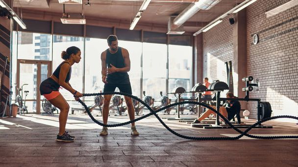 Trainer tell to girl do exercise with sports rope - Valokuva, kuva