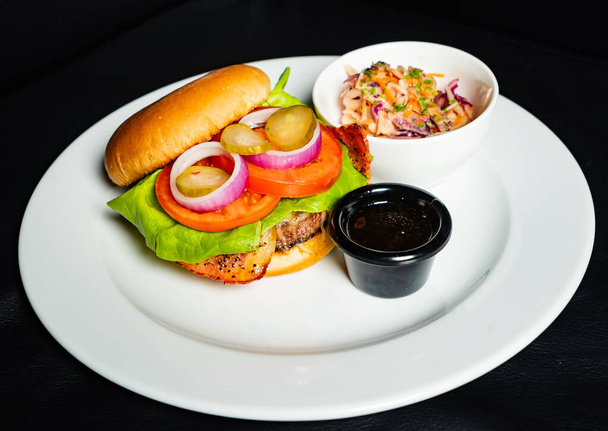 burger with salad and sauce - Foto, imagen