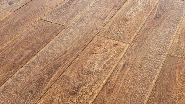 Installed floor wood inside room. Residential home with wood floor planks. Wooden flooring concept with grain design. - Foto, afbeelding